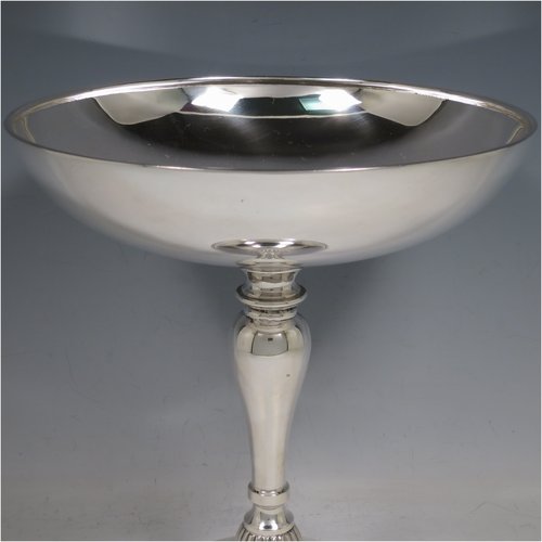 An Antique Edwardian Sterling Silver tazza dish, having a plain round bowl body, sitting on a pedestal foot with matching decoration and a small band of fluting. Made in Birmingham in 1909. The dimensions of this fine hand-made antique silver tazza dish are height 23 cms (9 inches), diameter 20 cms (8 inches), and it weighs approx. 435g (14 troy ounces).