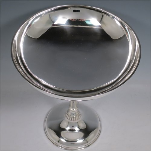 An Antique Edwardian Sterling Silver tazza dish, having a plain round bowl body, sitting on a pedestal foot with matching decoration and a small band of fluting. Made in Birmingham in 1909. The dimensions of this fine hand-made antique silver tazza dish are height 23 cms (9 inches), diameter 20 cms (8 inches), and it weighs approx. 435g (14 troy ounces).