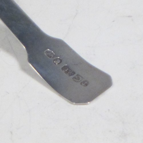 Antique Georgian sterling silver tea caddy spoon, having a hand-engraved handle, and an engraved round bowl, with floral decoration. Made by George Wintle of Birmingham in 1837. The dimensions of this fine hand-made silver tea caddy spoon are length 8.5 cms (3.3 inches), width 4 cms (1.5 inches), and it weighs approx. 11g (0.35 troy ounces).