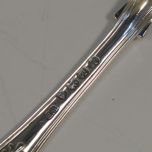 A large and handsome Antique Georgian Sterling Silver tea caddy spoon, having a double-struck Kings pattern handle, and a plain shovel style bowl. This beautiful silver tea caddy spoon was made by William Eley of London in 1833. The dimensions of this fine hand-made antique silver tea caddy spoon are length 14 cms (5.5 inches), width across bowl 3.5 cms (1.3 inches), and it weighs approx. 14g (1 troy ounce).