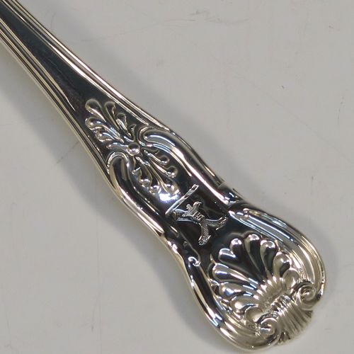 A large and handsome Antique Georgian Sterling Silver tea caddy spoon, having a double-struck Kings pattern handle, and a plain shovel style bowl. This beautiful silver tea caddy spoon was made by William Eley of London in 1833. The dimensions of this fine hand-made antique silver tea caddy spoon are length 14 cms (5.5 inches), width across bowl 3.5 cms (1.3 inches), and it weighs approx. 14g (1 troy ounce).