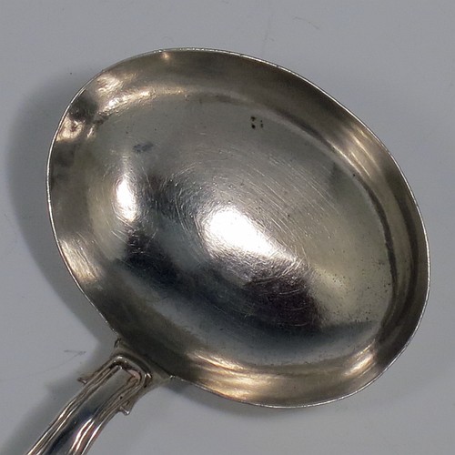 An Antique Georgian Sterling Silver tea caddy spoon, having a single-struck Kings Hour-Glass pattern handle, and a plain oval bowl. Made by Joseph Taylor of Birmingham in 1822. The dimensions of this fine hand-made antique silver tea caddy spoon are length 8.5 cms (3.3 inches), width across bowl 4.5 cms (1.75 inches), and it weighs approx. 11g (0.35 troy ounces).