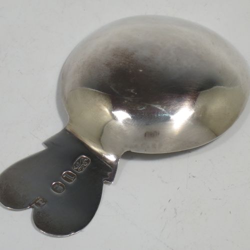 An Antique Georgian Sterling Silver tea caddy spoon, in a very plain style with a cut lobed handle, and a round bowl. Made by John Prichard of London in 1804. The dimensions of this fine hand-made antique silver tea caddy spoon are length 7 cms (2.75 inches), width across bowl 4.5 cms (1.75 inches), and it weighs approx. 9g (0.3 troy ounces).    