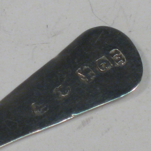 Antique Georgian sterling silver tea caddy spoon, having an engraved flat handle, and an engraved oval bowl, with floral decoration. Made by Joseph Taylor of Birmingham in 1800. The dimensions of this fine hand-made silver tea caddy spoon are length 7.5 cms (3 inches), width 4.5 cms (1.75 inches), and it weighs approx. 7g (0.2 troy ounces).