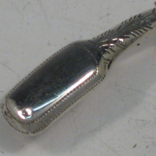 Antique Georgian sterling silver tea caddy spoon, having an engraved Fiddle pattern handle, and an engraved bowl, with a geometrical floral decoration. Made by Joseph Taylor of Birmingham in 1825. The dimensions of this fine hand-made silver tea caddy spoon are length 7.5 cms (3 inches), width 3 cms (1.2 inches), and it weighs approx. 6g (0.2 troy ounces).