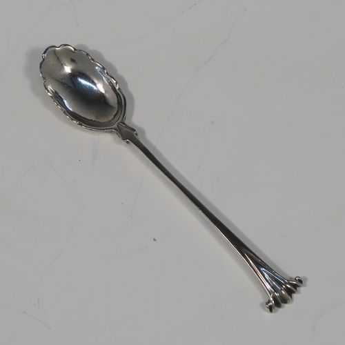 A very pretty Antique Victorian Sterling Silver set of six teaspoons and sugar nips in the Onslow pattern, having unusual oval bowls with lobed decoration and fluting on the reverse, all in their original cream satin and dark blue velvet-lined presentation box. These beautiful silver teaspoons and sugar nips were made by Charles Stuart Harris of London in 1894. The dimensions of this fine hand-made set of teaspoons are length of each spoon 11 cms (4.25 inches), and the total weight is approx. 93g (3 troy ounce).