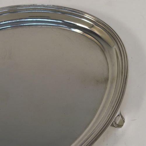 A handsome Antique Georgian Sterling Silver teapot stand having a plain oval body with applied reeded border, and all sitting on four flange feet. This beautiful antique silver teapot stand was made by Henry Chawner of London in 1795. The dimensions of this fine hand-made antique silver teapot stand are length 18 cms (7 inches), width 12.5 cms (5 inches), and it weighs approx. 147g (4.7 troy ounces).