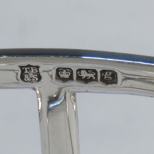A handsome Sterling Silver five-bar toastrack, having plain rounded wire-work bars, a matching loop handle, all sitting on a rectangular base with a strengthening strut, on four cast ball feet. Made by Thomas Bradbury of Sheffield in 1924. The dimensions of this fine hand-made silver toast-rack are length 11.5 cms (4.5 inches), height 11.5 cms (4.5 inches), width 7 cms (2.75 inches), and it weighs approx. 175g (5.6 troy ounces).