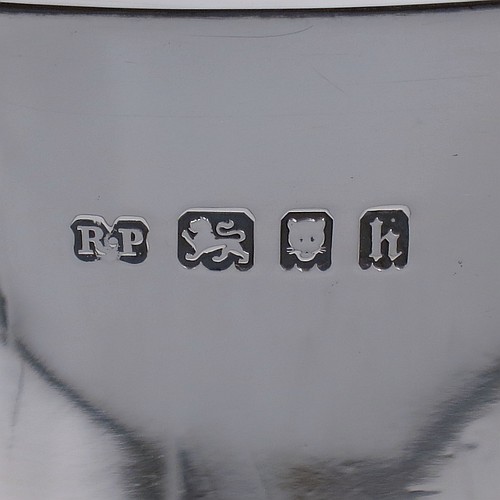 A very handsome Sterling Silver trophy cup and cover in a George III neoclassical style, having a round body with tapering sides and half-fluted decoration, with hand-chased reeded borders, two looped side-handles, an original cover with matching decoration and cast urn finial, and all sitting on a pedestal foot. Made by Robert Pringle of London in 1923. The dimensions of this fine hand-made silver trophy cup and cover are height 33 cms (13 inches), spread across arms 21 cms (8.25 inches), and it weighs approx. 879g (28 troy ounces).