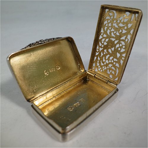 An Antique Georgian Sterling Silver vinaigrette, having machine-engraved decoration on the top and base, with hand-chased reeded edges and a cast floral thumb-piece, a gold-gilt interior, and a hand-pierced floral style grill. Made by Thomas Shaw of Birmingham in 1829. The dimensions of this fine hand-made antique silver vinaigrette are length 4 cms (1.5 inch), width 2.5 cm (1 inch), and depth 0.8 cm (0.3 inches).