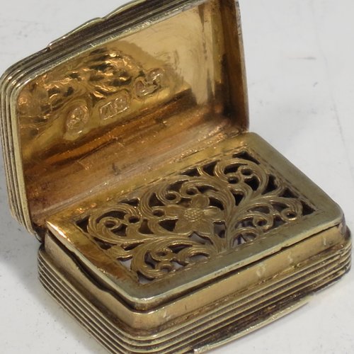 An Antique Georgian Sterling silver and gold-gilt vinaigrette, having engine-turned decoration, reeded sides, a gold-gilt interior, and a hand-pierced grill with floral work. Made by Thomas Shaw of Birmingham in 1829. The dimensions of this fine hand-made silver vinaigrette are length 2.5 cms (1 inch), width 2 cm (0.6 inches), and depth 1 cm (0.4 inches).