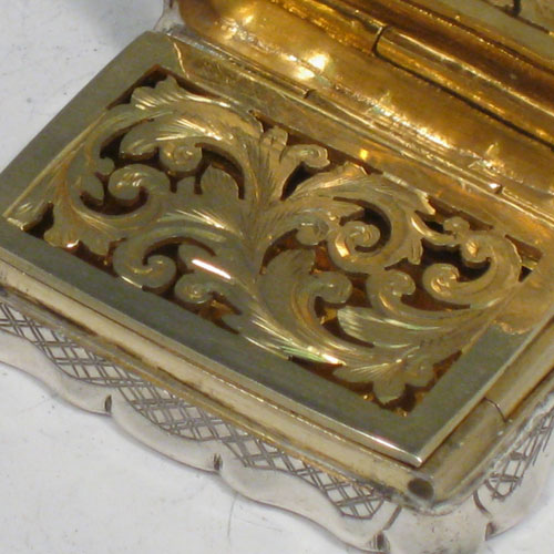 Antique Victorian sterling silver vinaigrette, having a rectangular shaped body with hand-engraved floral decoration (with roses and ferns), a hinged lid with vacant cartouche, and a gold-gilt interior with hinged hand-pierced and chased grill. Made by George Unite of Birmingham in 1838. The dimensions of this fine hand-made silver vinaigrette are length 3.5 cms (1.3 inches), and width 2.5 cms (1 inch).