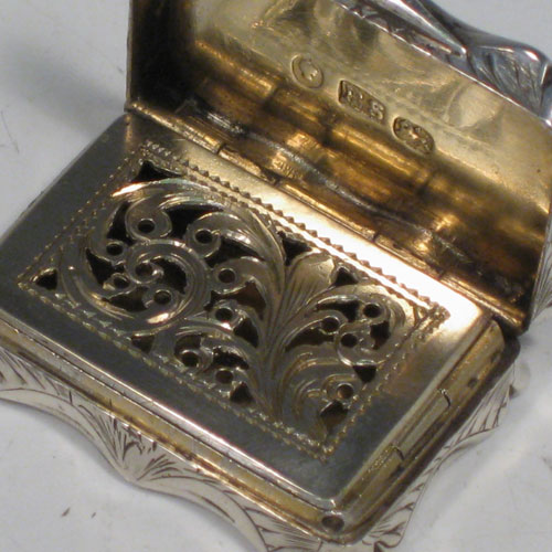 Antique Victorian sterling silver vinaigrette, having a rectangular shaped body with hand-engraved floral decoration and a vacant cartouche, a hinged lid, and a gold-gilt interior with hinged hand-pierced and chased grill. Made by Edward Smith of Birmingham in 1843. The dimensions of this fine hand-made silver vinaigrette are length 3.5 cms (1.3 inches), and width 2.5 cms (1 inch).