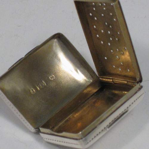 Antique Georgian sterling silver vinaigrette, having a rectangular body with hand-engraved floral decoration and a vacant cartouche, a hinged lid, a gold-gilt interior with hinged hand-chased grill. Made by Francis Clark, of Birmingham in 1834. The dimensions of this fine hand-made silver vinaigrette are length 3 cms (1.25 inches), and width 2 cms (0.75 inches).
