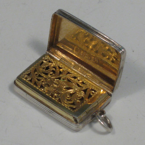 Antique Georgian sterling silver vinaigrette, having a rectangular body with hand-engraved reeded decoration, a hinged lid, a gold-gilt interior with hinged hand-pierced and chased grill, and a side ring. Made by Gervase Wheeler of Birmingham in 1832. The dimensions of this fine hand-made silver vinaigrette are length 3 cms (1.25 inches), and width 2 cms (0.75 inches).