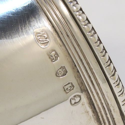A very handsome Antique Georgian Sterling Silver wine decanting funnel, having a round body with hand-chased reeded and fluted decoration, and a pull-out strainer with an applied gadroon border. This elegant antique silver wine decanting funnel was made by William Akken III of London in 1800. The dimensions of this fine hand-made antique silver wine decanting funnel are height 14 cms (5.5 inches), diameter of cup 3.5 cms (3 inches), and it weighs approx. 142g (4.6 troy ounces).
